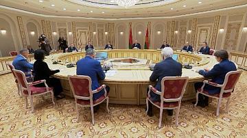 Президент встретился с делегацией Ленинградской области, Президент, Беларусь, Александр Лукашенко, Союзное государство, Лукашенко, Россия, сотрудничество, Ленинград, Ленинградская область, делегация, экономика, диалог, переговоры, новости, Ленинградская область, Республика Беларусь, Российская Федерация, государство