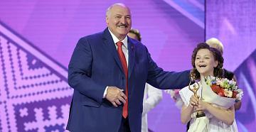 Aleksandr Lukashenko presented the Grand Prix of the Vitebsk Children's Song Contest and a Special Presidential award