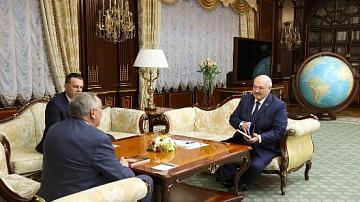 А. Лукашенко встретился с главой Федерации тенниса России 