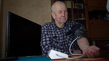 In the regions social workers and volunteers visit the elderly