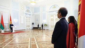 The President accepted the credentials of the ambassadors of ten countries