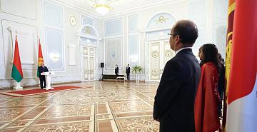 The President accepted the credentials of the ambassadors of ten countries