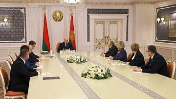 А. Лукашенко встретился с инициативной группой по сбору подписей для выдвижения кандидатом в Президенты