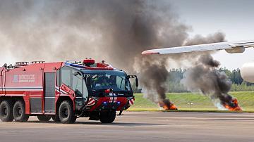 В Национальном аэропорту Минск прошли учения по тушению пожара и спасению людей