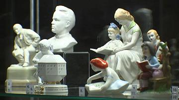 Выставка фарфоровых фигурок представлена в Национальной библиотеке Беларуси