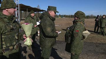 В преддверии 8 Марта в Беларуси чествуют женщин-военнослужащих