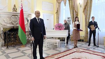 По поручению Президента Беларуси народной артистке СССР А. Пахмутовой вручён орден Дружбы народов 