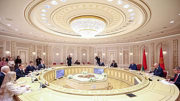 А. Лукашенко встретился с главой Республики Мордовия А. Здуновым 