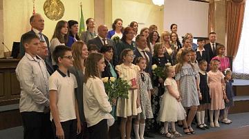 12 женщин Витебской области получили ордена Матери 