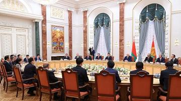 Президент Беларуси встретился с секретарём партийного комитета Пекинского университета и представителями китайских вузов