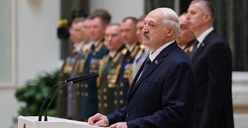 The President presented general's shoulder boards to senior officers