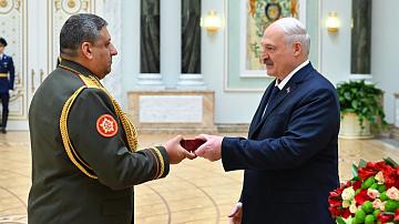Президент Беларуси вручил госнаграды заслуженным представителям различных сфер