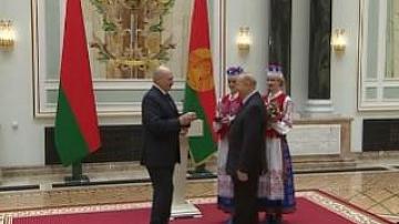 Президент Беларуси вручил государственные награды