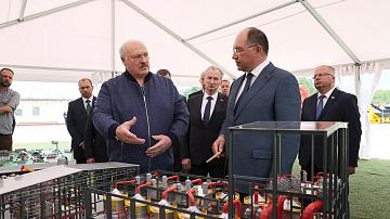 Президент посещает горно-обогатительный комплекс в Любанском районе