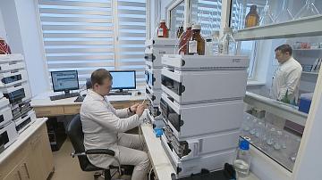 The President congratulated the pharmacists on their professional holiday