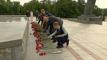 Young parliamentarians handed over the "Victory Flag" to Minsk