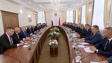 Премьер-министр Беларуси провёл переговоры с первым вице-премьером России