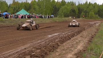 Лучшие гонщики Беларуси и России приняли участие в республиканском чемпионате по автокроссу