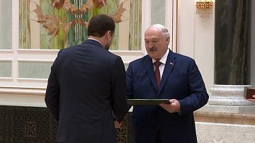 Президент вручил госнаграды лучшим преподавателям и студентам вузов Беларуси