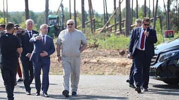 Президент проинспектировал наиболее пострадавшие от урагана южные районы Беларуси