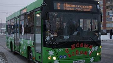 В Гомеле вышел на маршрут новогодний автобус