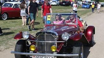 Over 300 vintage cars have been presented at one of the largest international car festivals near Grodno