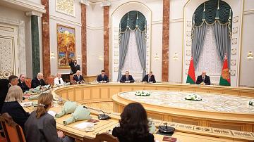 Президент вручил дипломы доктора наук и аттестаты профессора