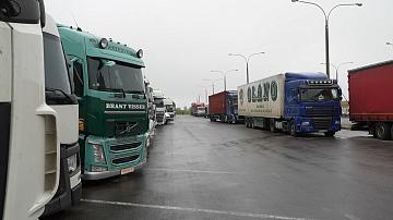 1453 грузовика с польской регистрацией не успели покинуть Беларусь 