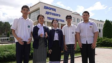  Children from Laos, Myanmar and Vietnam are vacationing at Zubryonok