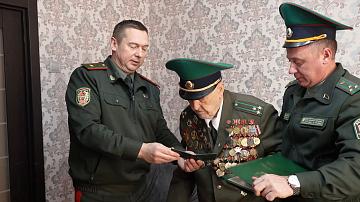 Aleksandr Lukashenko congratulates V. Davzhonok, a veteran of the Great Patriotic War, on his 100th birthday