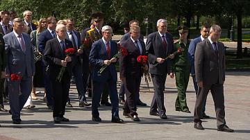 В Москве возложили венок к Вечному огню в честь Дня Независимости Беларуси 