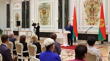 Александр Лукашенко вручил госнаграды сотрудникам организаций системы Управления делами Президента