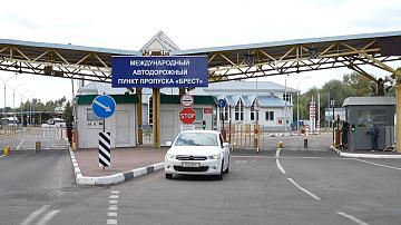 The queue of passenger cars at the border with Poland has increased sixfold