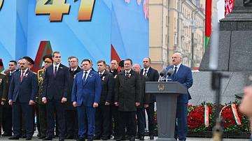 Лукашенко предложил возвращать домой с чужбины останки советских воинов