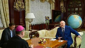 А. Лукашенко провёл встречу с Апостольским нунцием в Беларуси
