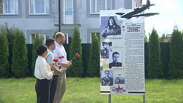 Китайская делегация возложила цветы к памятнику Герою Советского Союза в Черикове