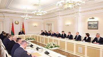 Президент провёл совещание с правительством