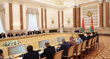 Aleksandr Lukashenko: the main task is to prevent escalation on the western border