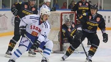 Hockey players of Finland and Germany opened the playing session