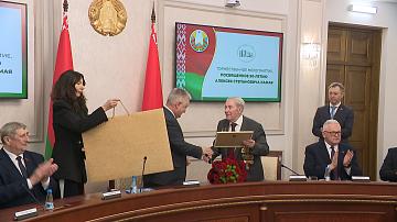 Председатель совета КПБ Алексей Камай отмечает 90-летие