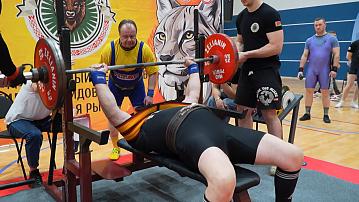 V. Kharaneka set a new absolute world record in weight-lifting