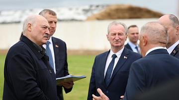 Президент совершил рабочую поездку в Узденский район Минской области