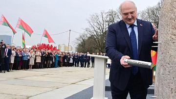 А. Лукашенко заложил капсулу на месте строительства городской больницы в Гродно