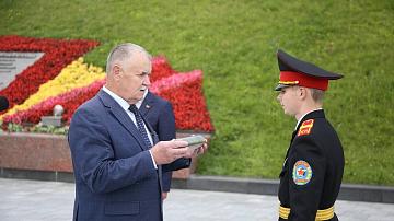 At the Mound of Glory, veterans passed a time capsule to their descendants