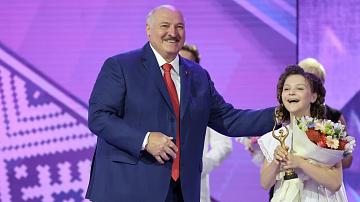 Aleksandr Lukashenko presented the Grand Prix of the Vitebsk Children's Song Contest and a Special Presidential award