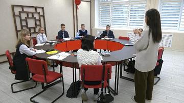 В Гомельскую гимназию прибыл первый педагог из Китая