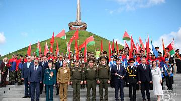 На Кургане Славы ветераны передали потомкам капсулу времени 
