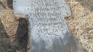 В Витебском районе обнаружили каменный крест, который пролежал в земле около 400 лет