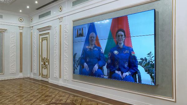 President signs decree on status of Belarusian cosmonaut