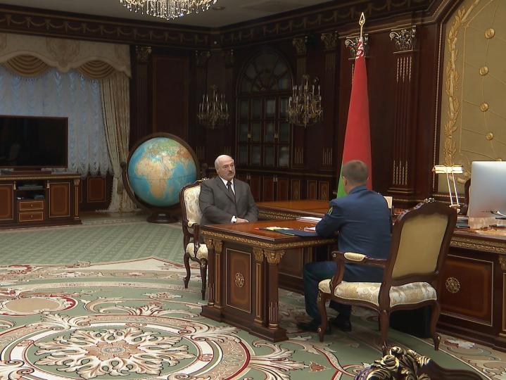 President meets with Chairman of State Customs Committee